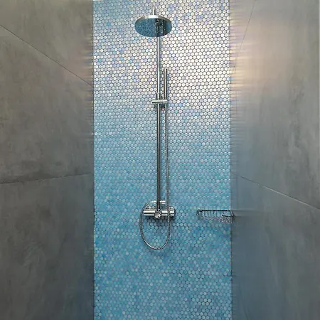 فيلة Shades Of Blue ترابيزاكي