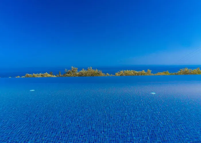 Shades Of Blue * Trapezaki (Kefalonia)