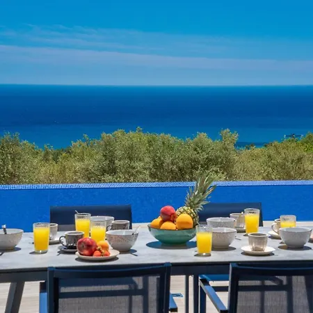 וילה Shades Of Blue