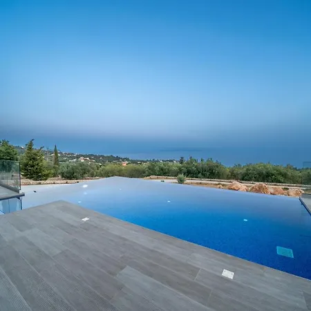 וילה Shades Of Blue *