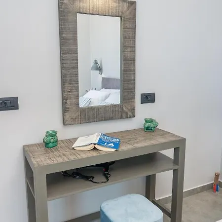 Shades Of Blue 빌라 트라페자키